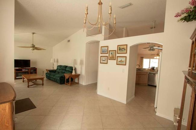 1019 Se Euclid Ln, House other with 3 bedrooms, 2 bathrooms and null parking in Port St Lucie FL | Image 8