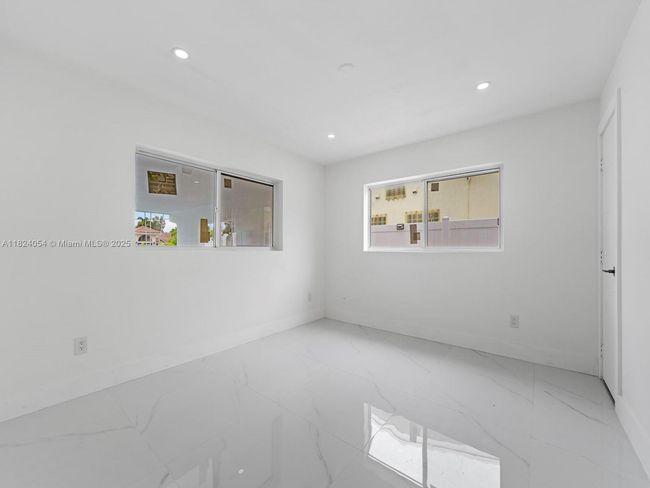 1007 Citrus Isle, House other with 4 bedrooms, 3 bathrooms and null parking in Fort Lauderdale FL | Image 25