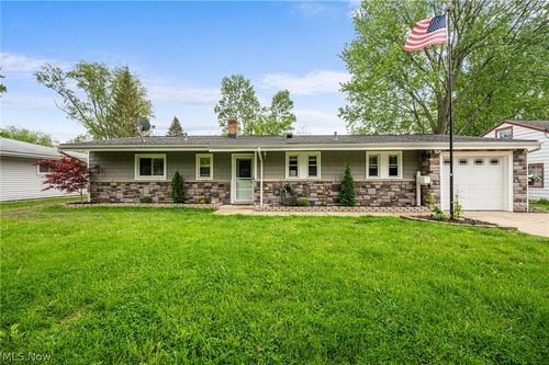 8498 Hallnorth Dr, Mentor, OH, 44060-6034 | Card Image