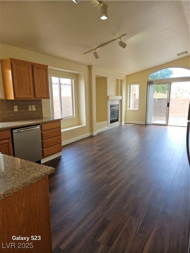 916 Autumn Royal Ln, House other with 3 bedrooms, 2 bathrooms and null parking in Las Vegas NV | Image 6