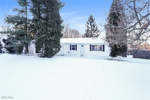 820 Sioux Ln, Macedonia, OH, 44056-1636 | Card Image