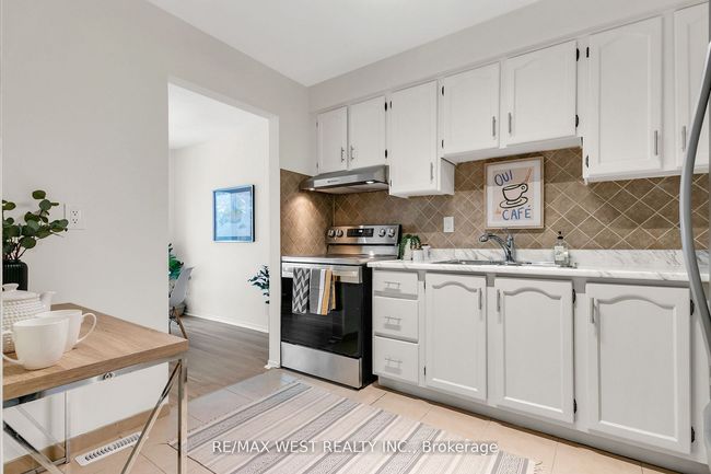 81 - 60 Hanson Rd, Condo with 3 bedrooms, 3 bathrooms and 1 parking in Mississauga ON | Image 7