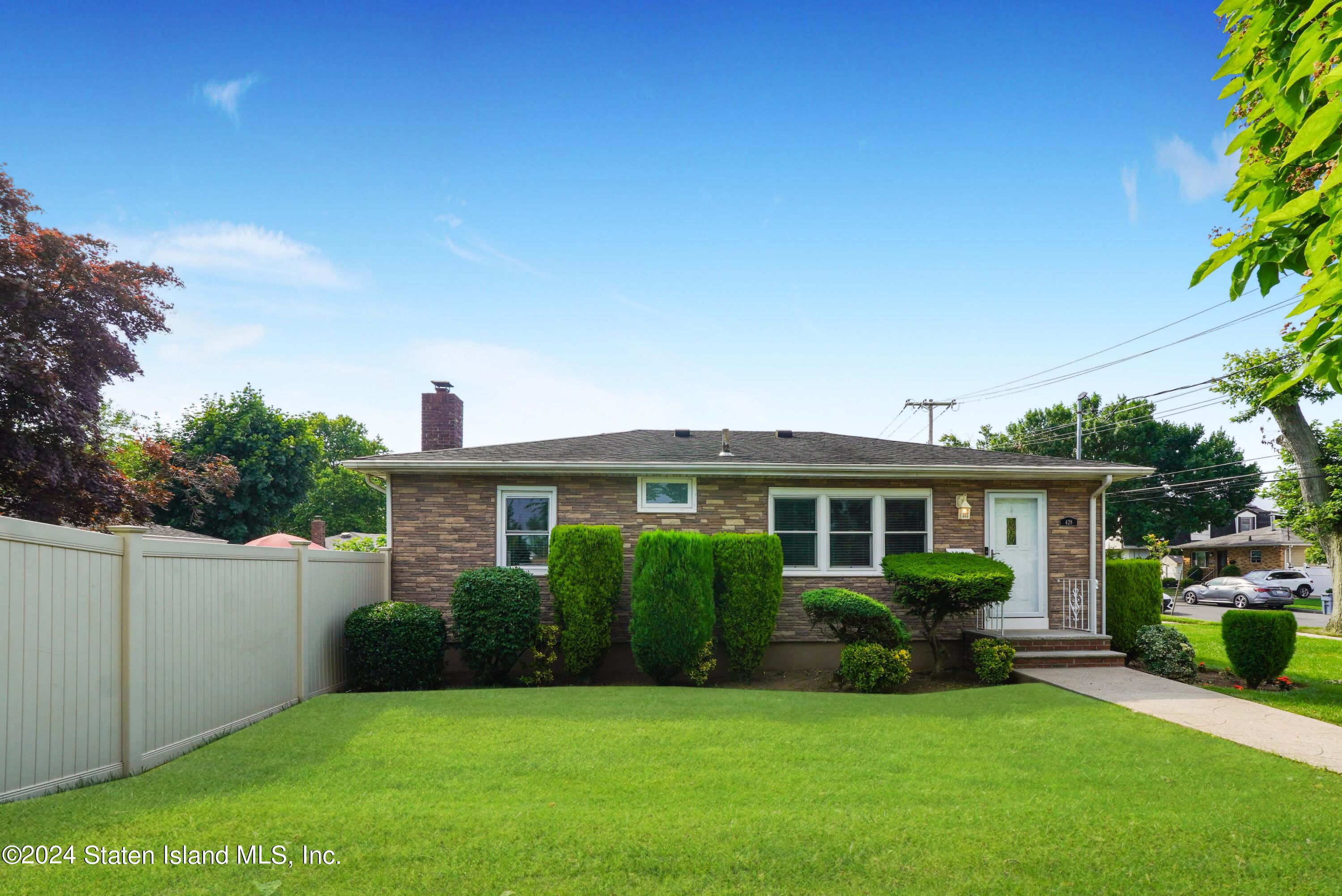 Riga St, Staten Island, NY 10306