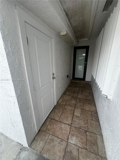b-18560 Sw 128th Ave, Miami, FL, 33177-3034 | Card Image