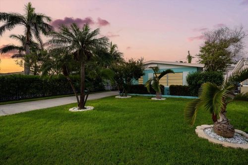 11435 2nd St E, TREASURE ISLAND, FL, 33706-4633 | Card Image