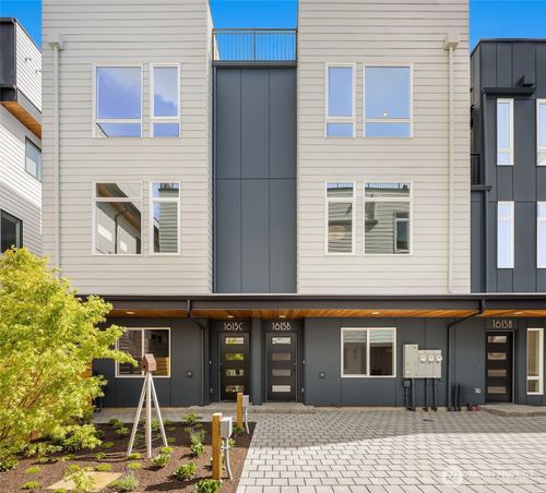 b-1615 N 50th St, Seattle, WA, 98103-6752 | Card Image