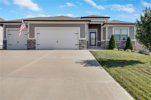 1296 Nw Lindenwood Dr, Grain Valley, MO, 64029-4510 | Card Image