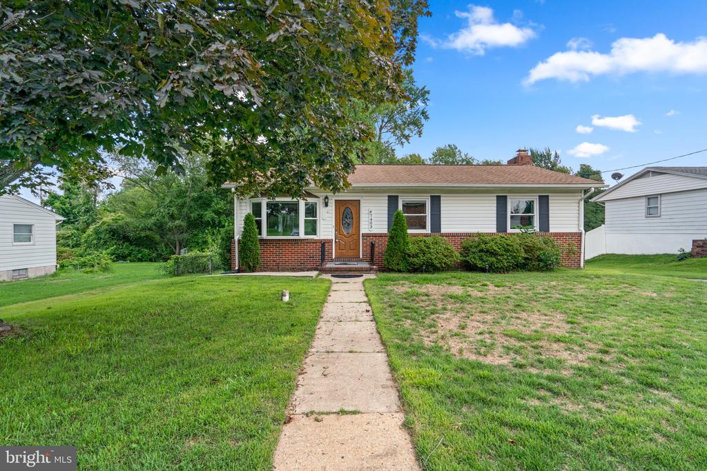Locust Dr, Hanover, MD 21076