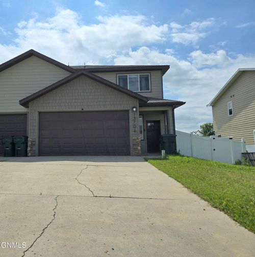13704 Kristina St, Williston, ND, 58801-5091 | Card Image