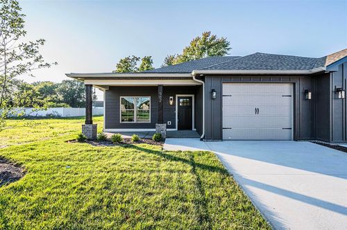 562 Providence Ct, Bowling Green, KY, 42104-7671 | Card Image