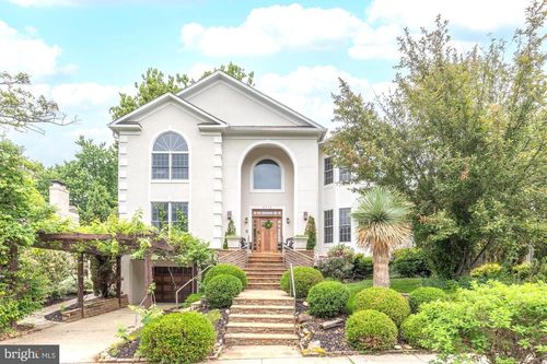 9715 Singleton Dr, BETHESDA, MD, 20817-2466 | Card Image