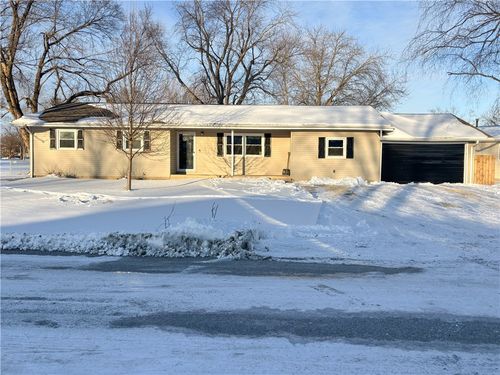 8 Massie Dr, Toledo, IL, 62468-1243 | Card Image