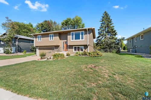 2800 Kingswood Way Way, Sioux Falls, SD, 57106 | Card Image