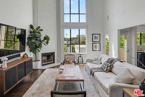 apt-202-720 Huntley Dr, West Hollywood, CA, 90069-5040 | Card Image