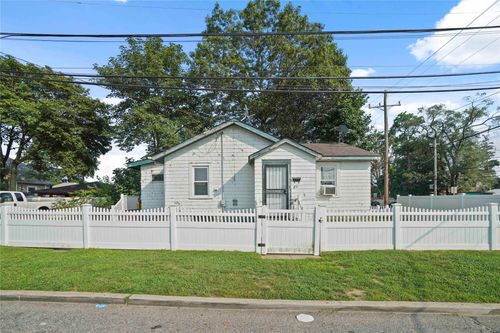 451 Babylon Tpke, Freeport, NY, 11520-1822 | Card Image