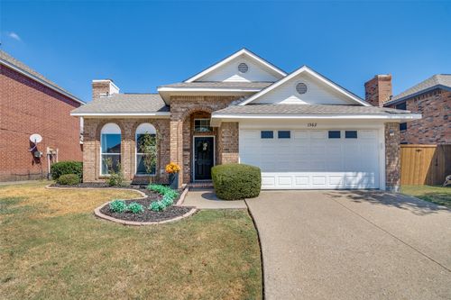 1562 Shalfont Ln, Garland, TX, 75040-4369 | Card Image