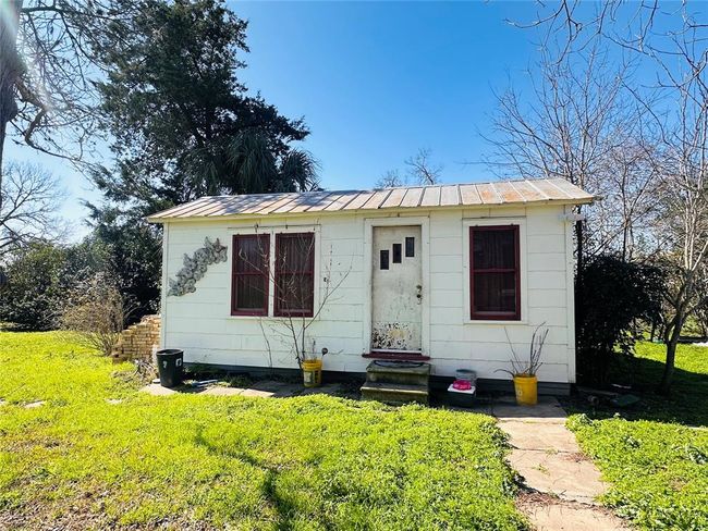 1002 Hopkins St, House other with 5 bedrooms, 3 bathrooms and null parking in Yoakum TX | Image 25