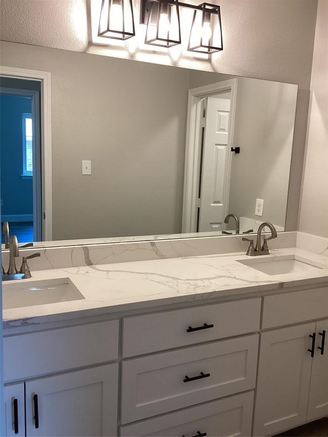 Bathroom with double vanity | Image 27