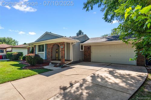 39957 Rita Dr, Clinton Twp, MI, 48038-4714 | Card Image