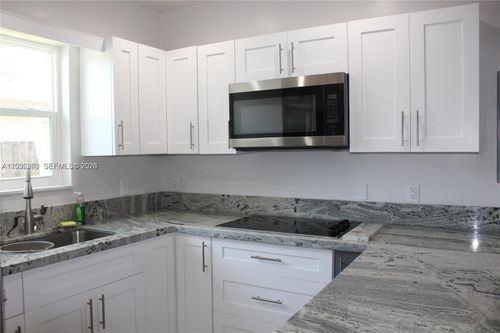 4035 E 2nd Ave, Hialeah, FL, 33013 | Card Image