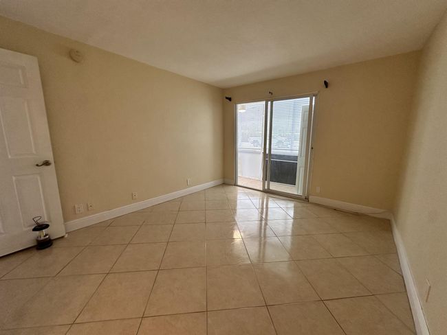 433 Saxony J, Condo with 2 bedrooms, 2 bathrooms and null parking in Delray Beach FL | Image 34