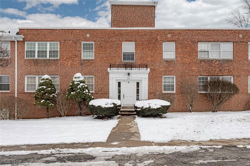 8b-3271 Warrensville Center Rd, Shaker Heights, OH, 44122-3786 | Card Image