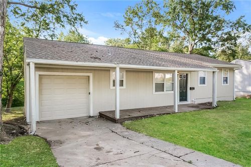 7901 Ne 53rd Ter, Kansas City, MO, 64119-4152 | Card Image