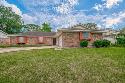 5711 Braesvalley Dr, Houston, TX, 77096-2911 | Card Image