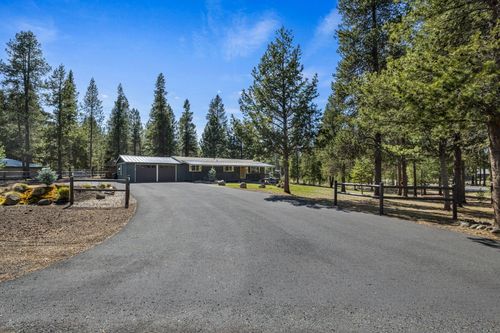 15003 River Loop Dr E, Bend, OR, 97707-2711 | Card Image
