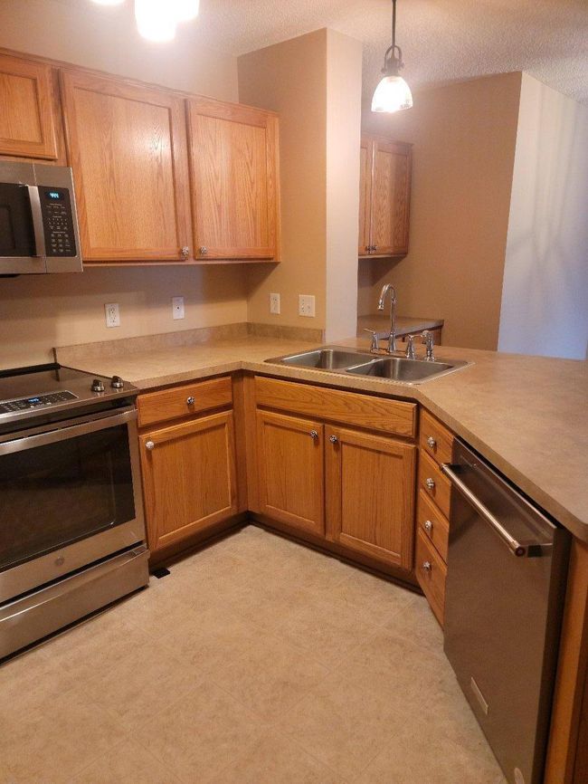 Master Bedroom | Image 9
