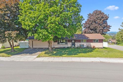 614 S Summit St, Colville, WA, 99114-9304 | Card Image
