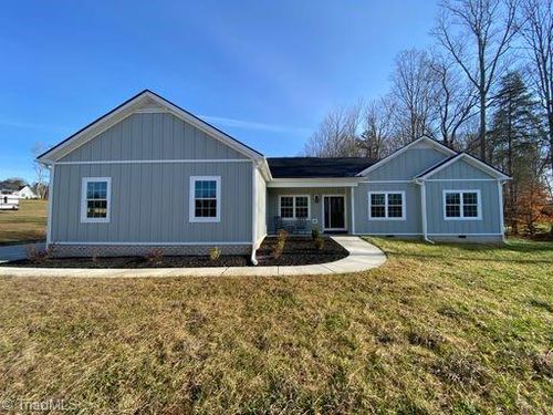 261 Summerlyn Dr, Mocksville, NC, 27028-4670 | Card Image