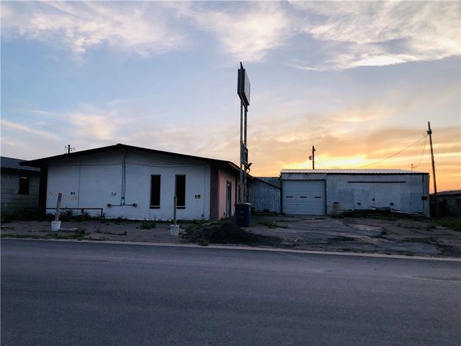 109 S Sun Ave, Home with 0 bedrooms, 0 bathrooms and null parking in Freer TX | Image 8