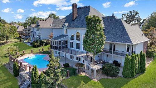 1227 Pembrooke Dr, Warrensburg, MO, 64093-8916 | Card Image