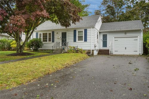 33 Betsey Williams Dr, Warwick, RI, 02889-2918 | Card Image