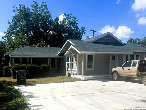104 Persons St, Stockdale, TX, 78160-6050 | Card Image