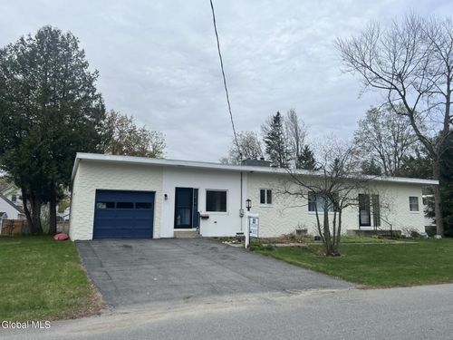15 Arbor Dr, Glens Falls, NY, 12801-2253 | Card Image