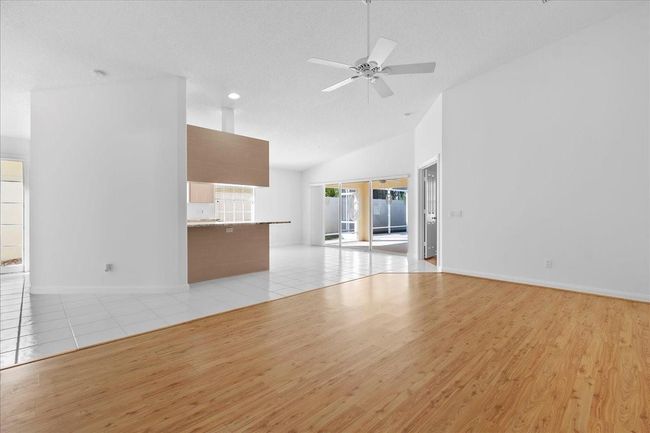 7747 Se Spicewood Cir, Home with 2 bedrooms, 2 bathrooms and null parking in Hobe Sound FL | Image 4