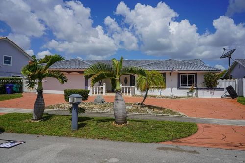 20040 Nw 63rd Ave, Hialeah, FL, 33015-2169 | Card Image