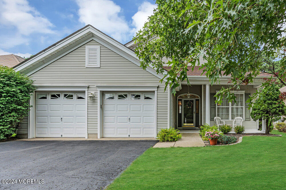 Spring Valley Dr, Lakewood, NJ 08701