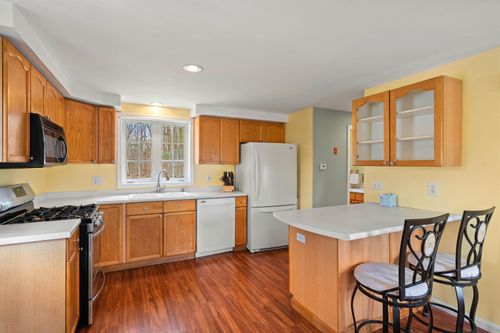 5 Magnolia Ln, Derry, NH, 03038-7280 | Card Image