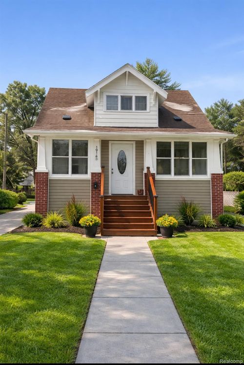 19145 Riopelle St, Detroit, MI, 48203-1371 | Card Image