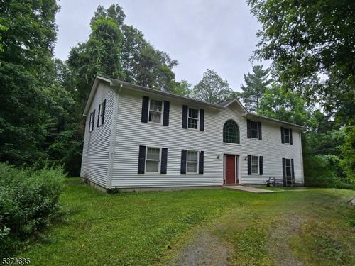 29 New Mashipacong Rd, Montague, NJ, 07827-3229 | Card Image