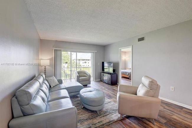 APT-1516 - 9880 Marina Blvd, Condo with 2 bedrooms, 2 bathrooms and null parking in Boca Raton FL | Image 8