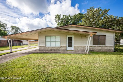 110 Elliott Pl, Ocean Springs, MS, 39564-4021 | Card Image
