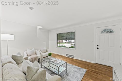 22021 Avalon St, Saint Clair Shores, MI, 48080-2399 | Card Image