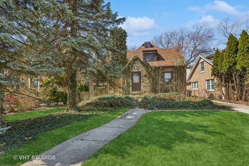 562 Byrd Rd, Riverside, IL, 60546-1731 | Card Image