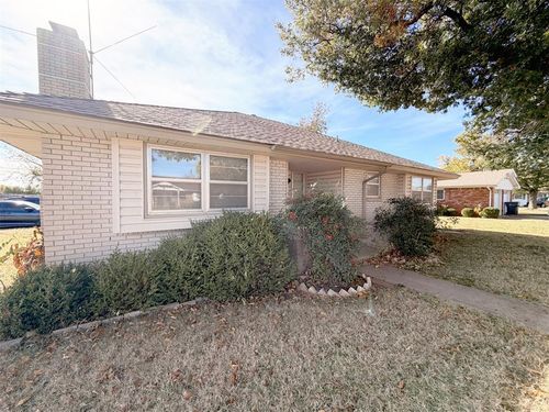 5800 Nw 45th St, Warr Acres, OK, 73122-4205 | Card Image