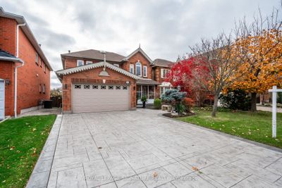 860 Bramble Crt, House other with 4 bedrooms, 4 bathrooms and 6 parking in Mississauga ON | Image 2