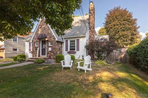 219 Breakspear Rd, Syracuse, NY, 13219-1403 | Card Image